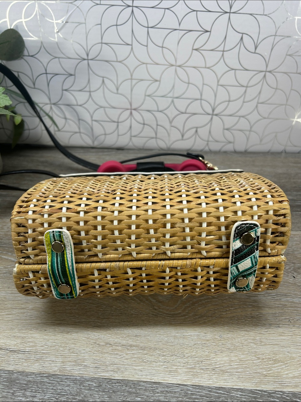 Betsey Johnson kitsch Rattan Crossbody - Picture 3 of 6